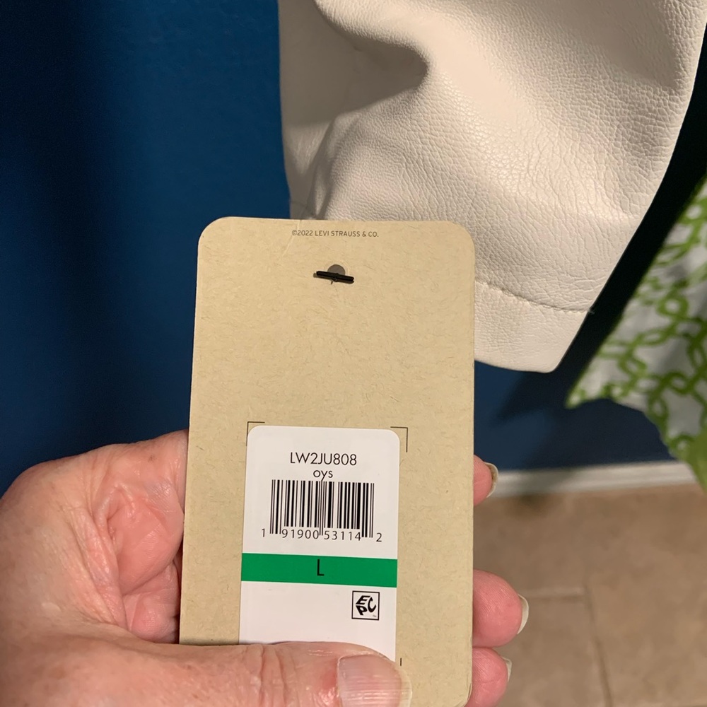 Levi's Women's Off White Faux Leather Biker Moto Crop Jacket Size Large NWT - Picture 5 of 16